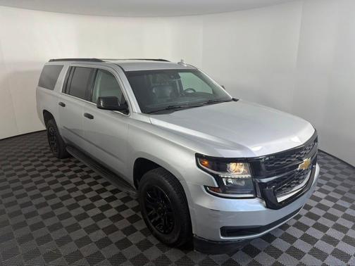 Silver Ice Metallic 2019 Chevrolet Suburban LT