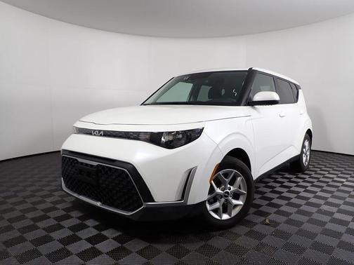 Snow White Pearl 2025 Kia Soul LX