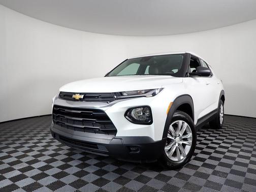 Iridescent Pearl Tricoat 2021 Chevrolet Trailblazer LS