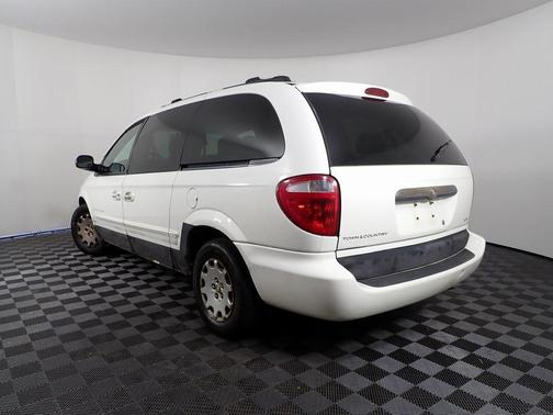 2001 Chrysler Town & Country LX