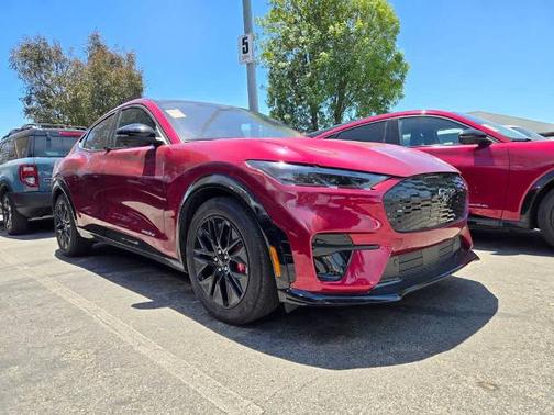 MOLTEN MAGENTA TINTED CC 2025 Ford Mustang Mach-E PREMIUM