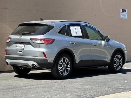 ICONIC SILVER 2022 Ford Escape SEL