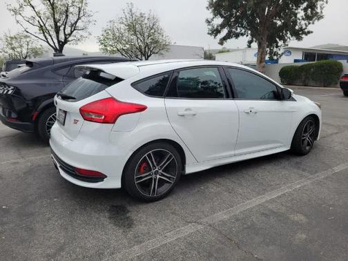 OXFORD WHITE 2017 Ford Focus ST BASE