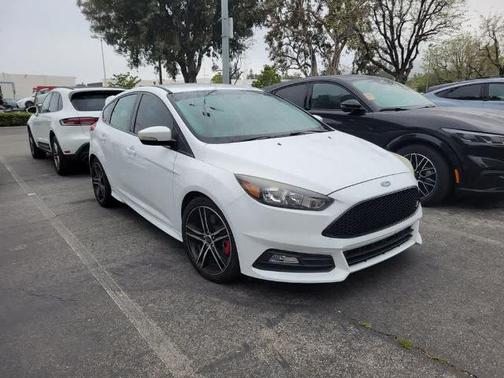 OXFORD WHITE 2017 Ford Focus ST BASE