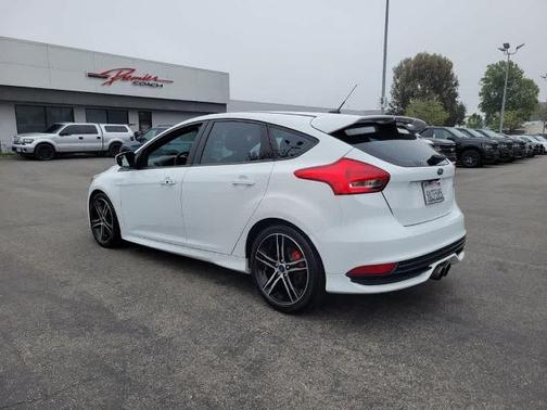 OXFORD WHITE 2017 Ford Focus BASE