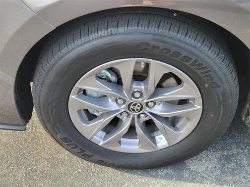 2024 Toyota Sienna XLE 8 PASSENGER