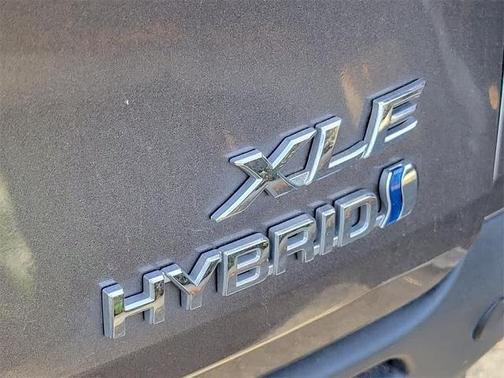 2024 Toyota Sienna XLE 8 PASSENGER