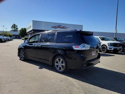 Midnight Black Metallic 2020 Toyota Sienna SE 8 PASSENGER