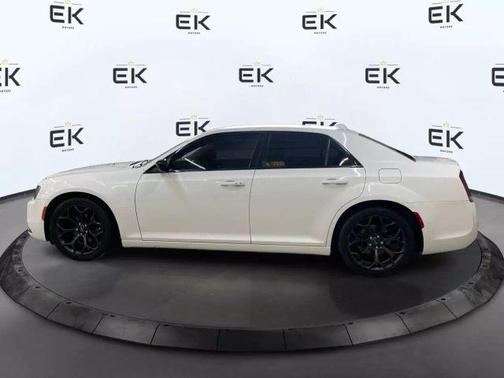 2019 Chrysler 300 Touring