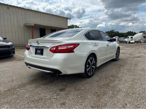 2016 Nissan Altima 2.5 SR
