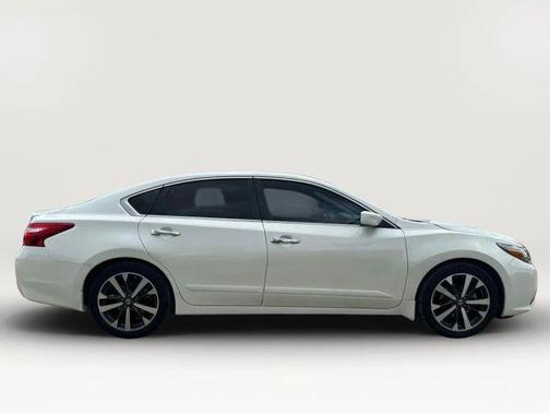 2016 Nissan Altima 2.5 SR