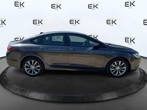 2016 Chrysler 200 S
