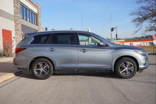 2017 INFINITI QX60 Base