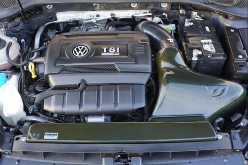 2016 Volkswagen Golf R 4-Door