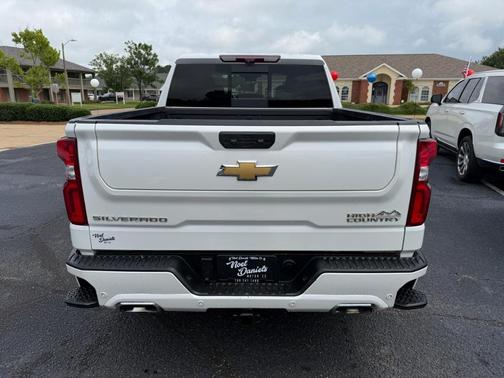 White 2024 Chevrolet Silverado 1500 High Country