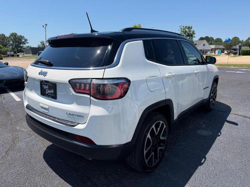 White 2018 Jeep Compass Limited