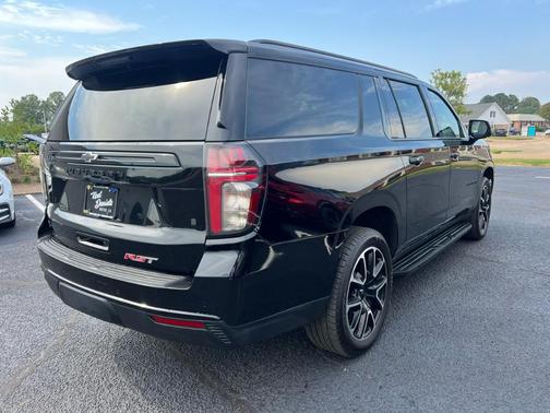 2023 Chevrolet Suburban RST