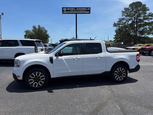 White 2024 Ford Maverick Lariat