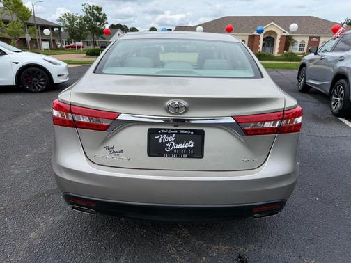 Gold 2014 Toyota Avalon XLE