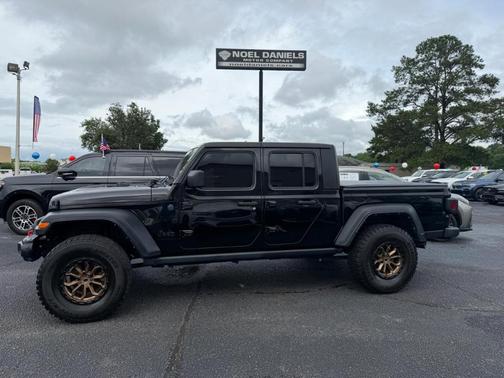 Black 2023 Jeep Gladiator Sport