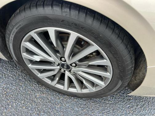 2017 Lincoln Continental Select