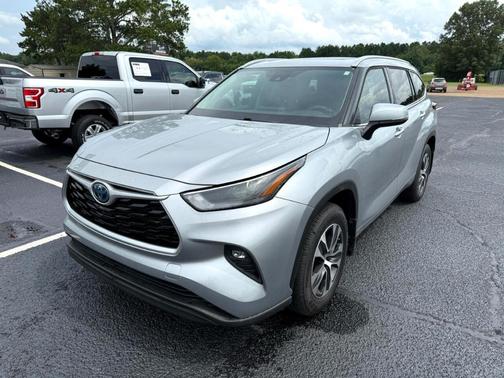 2022 Toyota Highlander Hybrid XLE