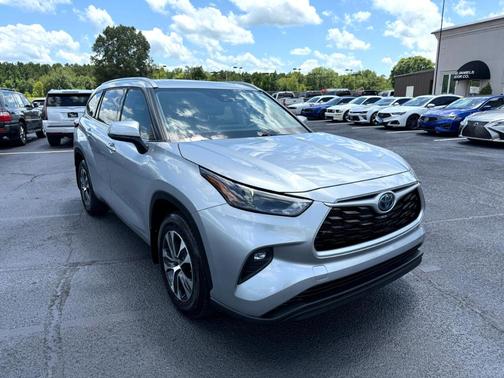 2022 Toyota Highlander Hybrid XLE