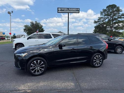 Black 2024 Volvo XC60 B5 Plus Dark Theme