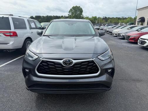 Gray 2024 Toyota Highlander LE