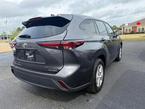 Gray 2024 Toyota Highlander LE