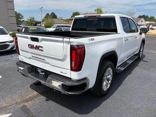 White 2019 GMC Sierra 1500 SLT