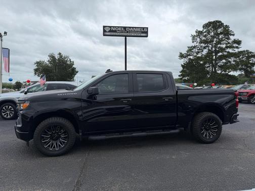 Black 2022 Chevrolet Silverado 1500 Custom
