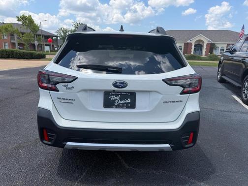 Crystal White Pearl 2022 Subaru Outback Limited