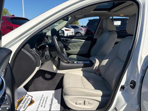 2022 INFINITI Q50 LUXE