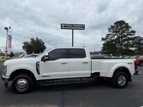 White 2024 Ford F-350 Lariat Super Duty