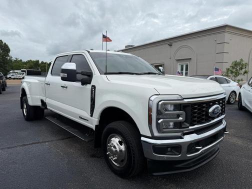 White 2024 Ford F-350 Lariat Super Duty