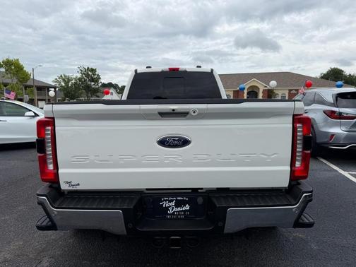 White 2024 Ford F-350 Lariat Super Duty