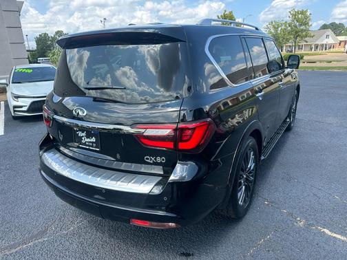 2023 INFINITI QX80 Luxe