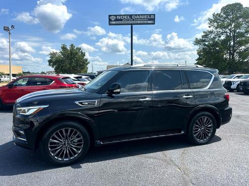 2023 INFINITI QX80 Luxe