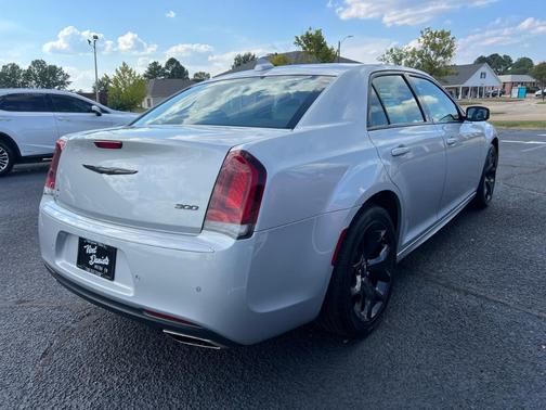 2023 Chrysler 300 Touring L
