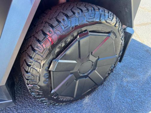2024 Tesla Cybertruck Base