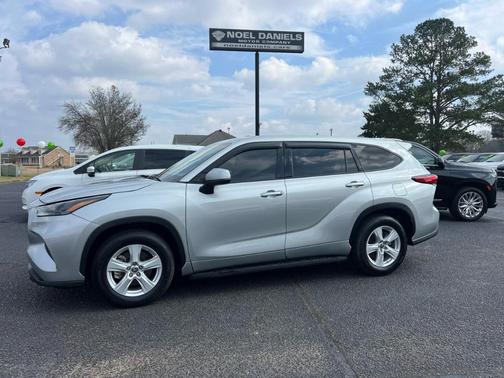 2022 Toyota Highlander LE