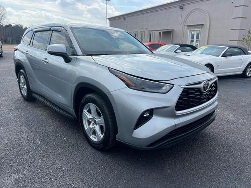 2022 Toyota Highlander LE