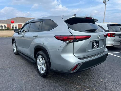 2022 Toyota Highlander LE