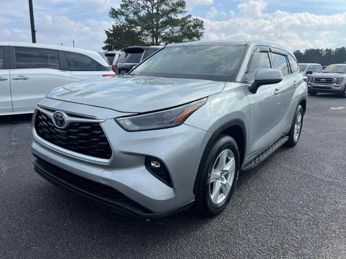 2022 Toyota Highlander LE
