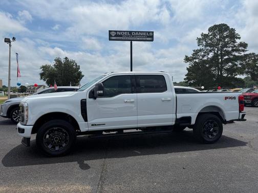 White 2024 Ford F-250 Lariat