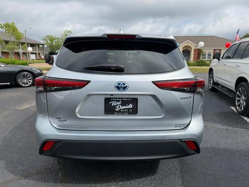 2023 Toyota Highlander Hybrid XLE