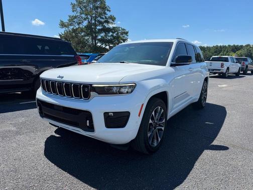 White 2022 Jeep Grand Cherokee Overland
