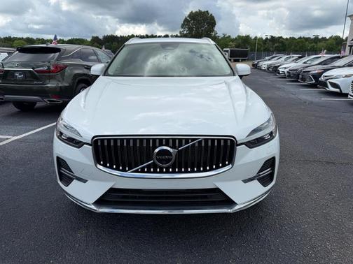 White 2023 Volvo XC60 B5 Ultimate Bright Theme