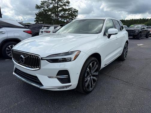 White 2023 Volvo XC60 B5 Ultimate Bright Theme